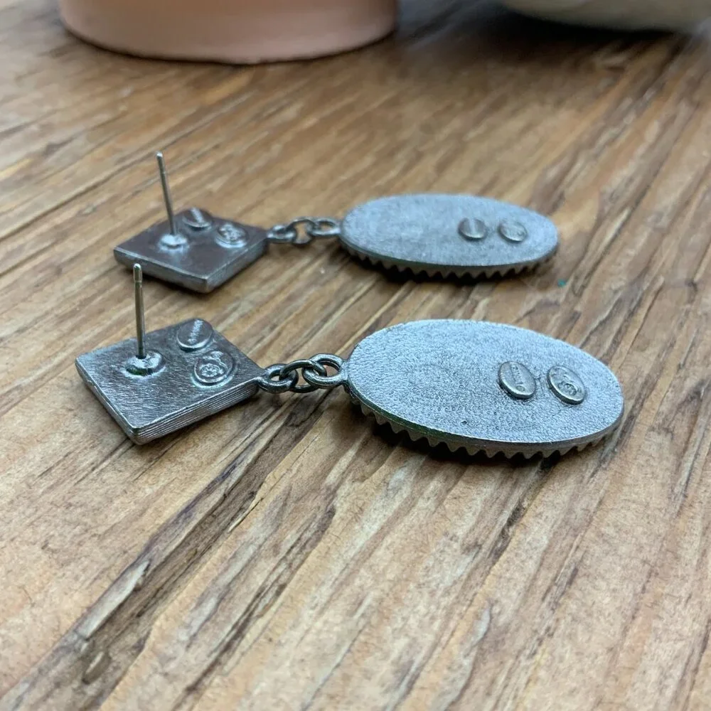 Disney Vintage Pewter Pocahontas Oval Dangle Leaf Design Stud Earrings - Picture 6 of 6